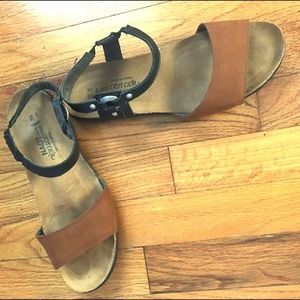 Naot Sabrina sandal black/brown nubuck, size 8